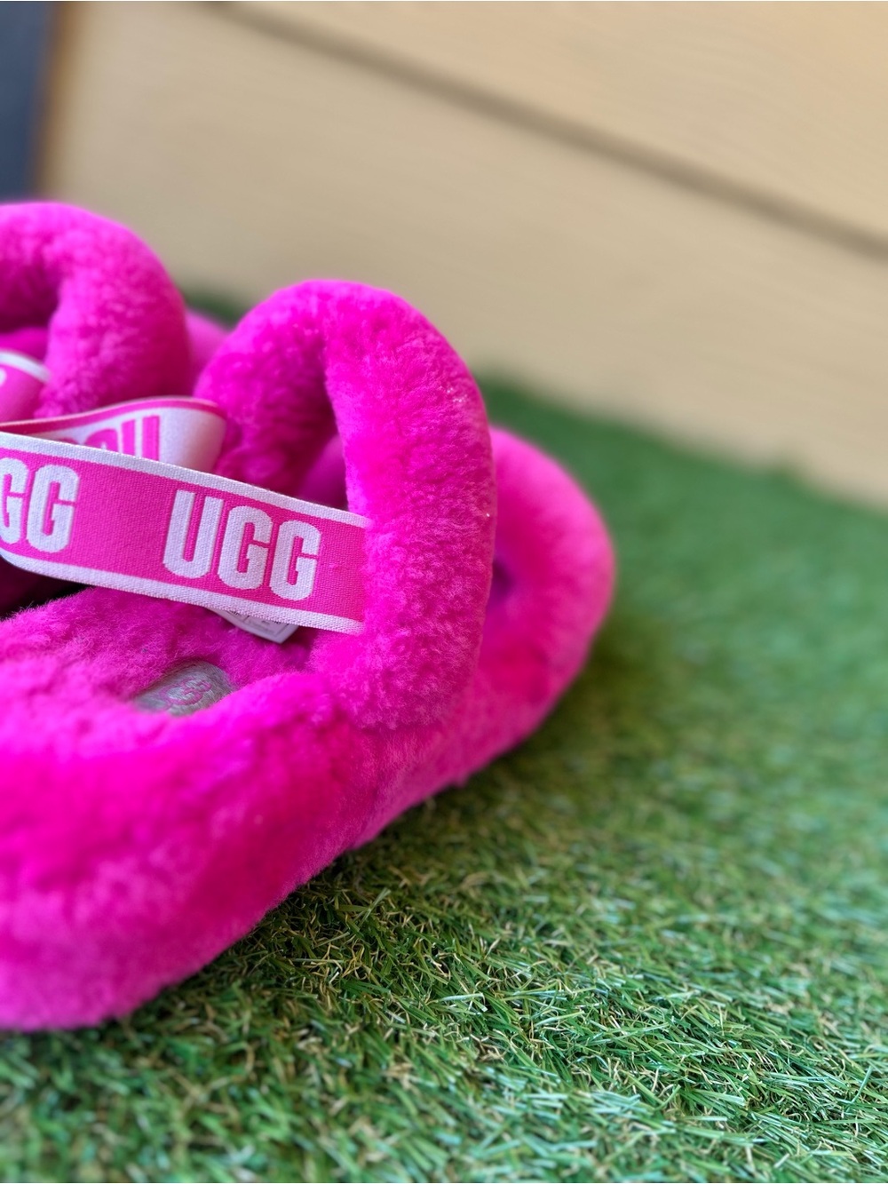 UGG Fluff Yeah Slide Slippers Hot Pink Women’s Size 8 EU 39 Pre-Owned